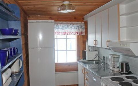 Juolukka: Flooring, Küchengerät, Küche, Möbel, Holz, Major Appliance, Countertop, Fussboden, Interior Design, Cabinetry