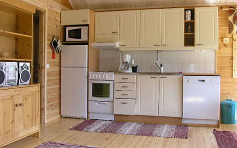 Iso Marina: Flooring, Holz, Fussboden, Interior Design, Decke, Möbel, Küche, Major Appliance, Zimmer, Cabinetry