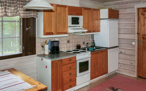 Ahonlaita: Küche, Flooring, Holz, Möbel, Major Appliance, Countertop, Interior Design, Küchengerät, Cabinetry, Fussboden