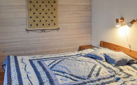 Ahonlaita: Holz, Schlafzimmer, Bettdecke, Linens, Flooring, Fussboden, Bedding, Zimmer, Bett, Decke