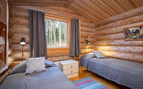 Papanmökki: Holz, Fussboden, Flooring, Decke, Hartholz, Holzbeize, Schlafzimmer, Bett, Bettdecke, Holzboden