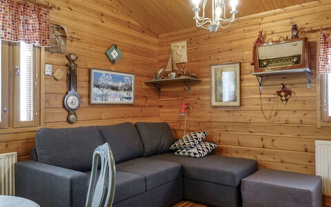 Eemeli: Möbel, Holz, Interior Design, Flooring, Couch, Fussboden, Zimmer, Wohnzimmer, Decke, Zuhause