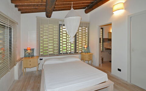 Villa Diletta: Zimmer, Eigentum, Möbel, Schlafzimmer, Bett, Gebäude, Interior Design, Decke, Haus, Fussboden