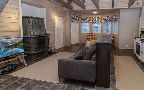 Rukan Taikavuosseli 12 a: Flooring, Holz, Fussboden, Interior Design, Decke, Möbel, Holzboden, Zuhause, Wohnzimmer, Couch