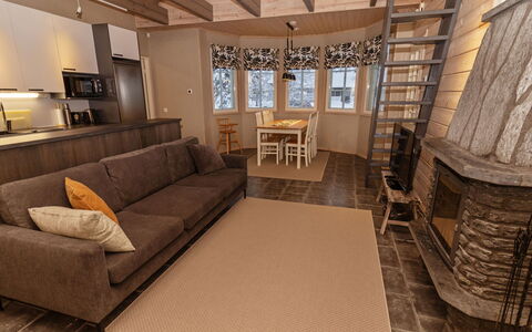 Rukan Taikavuosseli 12 a: Interior Design, Möbel, Flooring, Couch, Fussboden, Holz, Wohnzimmer, Wohnung, Decke, Zimmer
