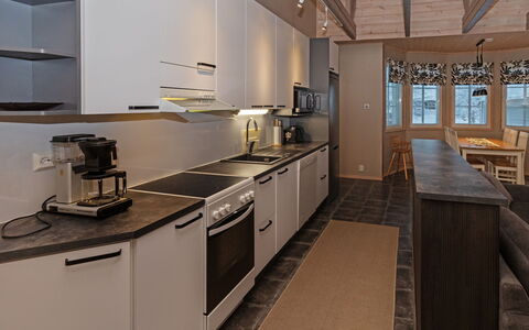 Rukan Taikavuosseli 12 a: Flooring, Küche, Holz, Interior Design, Countertop, Decke, Fussboden, Möbel, Light Fixture, Beleuchtung