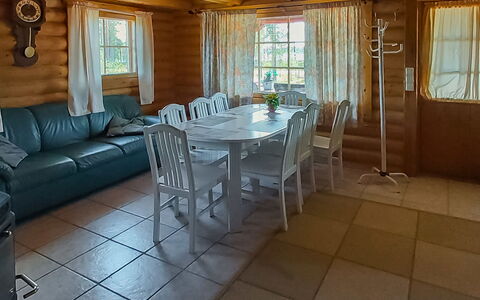 Harjurinne: Möbel, Holz, Flooring, Interior Design, Fussboden, Tabelle, Stuhl, Decke, Couch, Zimmer