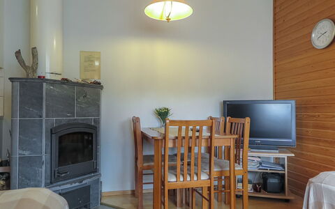 Moitakuru A14: Möbel, Flooring, Interior Design, Fussboden, Holz, Zimmer, Stuhl, Decke, Tabelle, Beleuchtung