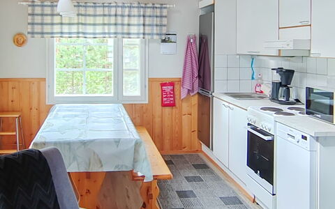 Uniranta: Holz, Möbel, Flooring, Interior Design, Fussboden, Küche, Zimmer, Cabinetry, Decke, Holzbeize