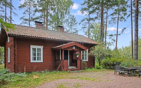Villa Pettu: Baum, Holz, Hütte, Haus, Dach, Zuhause, Grundstueck, Ländliches Gebiet, Abstellgleis