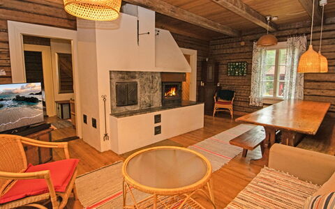 Villa Pettu: Baum, Holz, Hütte, Haus, Dach, Zuhause, Grundstueck, Ländliches Gebiet, Abstellgleis