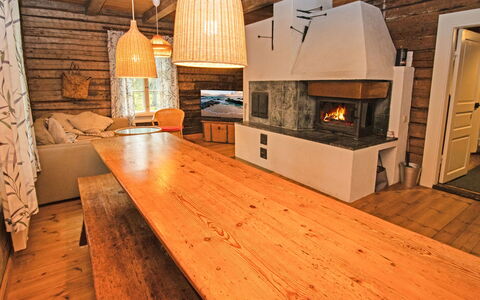 Villa Pettu: Baum, Holz, Hütte, Haus, Dach, Zuhause, Grundstueck, Ländliches Gebiet, Abstellgleis