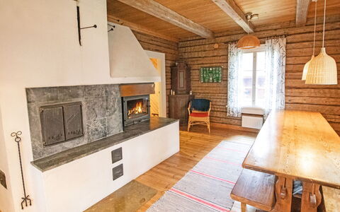 Villa Pettu: Baum, Holz, Hütte, Haus, Dach, Zuhause, Grundstueck, Ländliches Gebiet, Abstellgleis