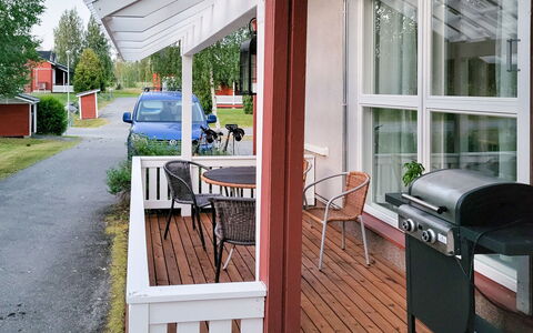 Tahko Ski Koivulantie: Holz, Veranda, Möbel, Haus, Zuhause, Holzbeize, Tür, Deck, Stuhl, Hartholz