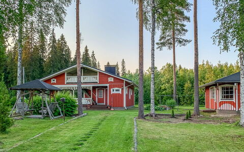 Majavanpesä: Baum, Hütte, Dach, Grundstueck, Haus, Zuhause, Ländliches Gebiet, Abstellgleis, Rasen