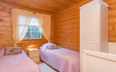 Suvituuli: Holz, Interior Design, Fussboden, Flooring, Möbel, Schlafzimmer, Zimmer, Bett, Holzboden, Decke