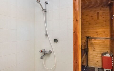 Suvituuli: Wand, Armatur, Flooring, Badezimmer, Fussboden, Holz, Duschkopf, Dusche, Installation, Interior Design