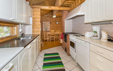 Hevonkuusi: Küche, Holz, Countertop, Major Appliance, Decke, Interior Design, Küchengerät, Flooring, Sinken, Herd