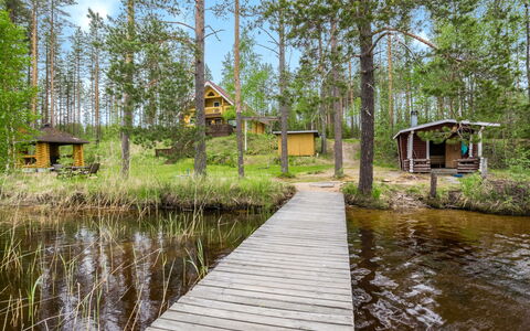 Aurinkoranta: Holz, Hütte, Blockhaus, Wald, Schuppen, Gartenbauten, Lärche, Wald, Holzbeize