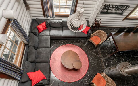 Villa Assi: Möbel, Interior Design, Holz, Flooring, Fussboden, Beleuchtung, Wohnung, Wohnzimmer, Decke, Zuhause