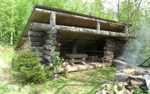 Vaaran Loma-Asunto: Holz, Hütte, Blockhaus, Wald, Schuppen, Gartenbauten, Lärche, Wald, Holzbeize