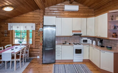 Kiimalammi: Holz, Decke, Interior Design, Küche, Flooring, Fussboden, Major Appliance, Möbel, Holzbeize, Hütte
