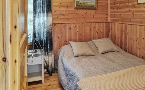 Minervahovi: Holz, Schlafzimmer, Fussboden, Bett, Flooring, Interior Design, Bettdecke, Möbel, Bedding, Zimmer