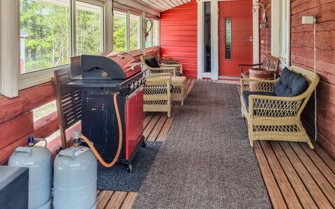 Minervahovi: Holz, Möbel, Fussboden, Holzbeize, Holzboden, Veranda, Hartholz, Stuhl, Hütte, Deck