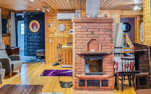 Minervahovi: Holz, Zimmer, Hütte, Holzbeize, Hartholz, Blockhaus, Feuerstelle, Wohnzimmer, Holz, Planke