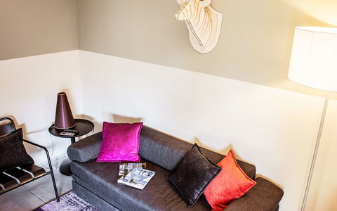 Deluxe: Eigentum, Weiss, Licht, Komfort, Interior Design, Holz, Beleuchtung, Fussboden, Wohnzimmer, Flooring