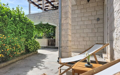Bila Vila: Verbundwerkstoff, Schatten, Gartenmöbel, Beton, Balkon, Blumentopf, Zimmerpflanze, Estate, Landscaping, Outdoor Struktur