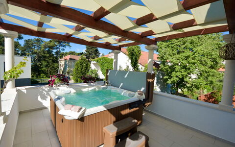Bila Vila: Pflanze, Schatten, Gartenmöbel, Interior Design, Holz, Gebäude, Freizeit, Wohngebiet, Dach, Eco Hotel