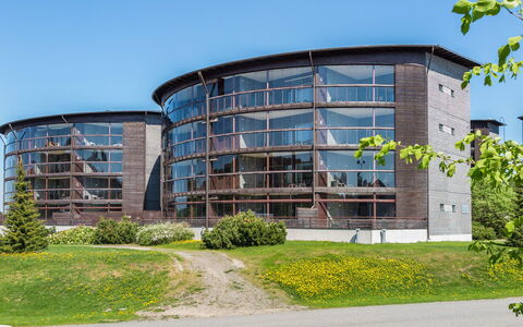 Tahko Spa Suites Orange a 9: Gras, Haus, Hütte, Grundstueck, Zuhause, Estate, Rasen, Abstellgleis, Bauernhaus, Veranda