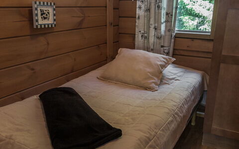Tahkonbalju: Holz, Flooring, Schlafzimmer, Fussboden, Bett, Interior Design, Möbel, Bettdecke, Zimmer, Bedding