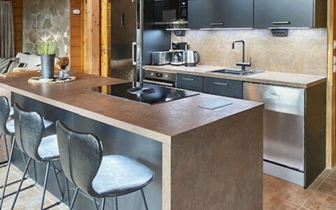Tahkonbalju: Möbel, Countertop, Küche, Interior Design, Flooring, Cabinetry, Küchengerät, Fussboden, Holz, Stuhl