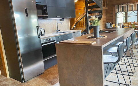 Tahkonbalju: Möbel, Flooring, Interior Design, Küche, Fussboden, Holz, Stuhl, Countertop, Holzboden, Küche & Esszimmer Tisch