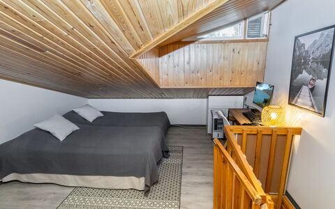 Kyllinilo: Fussboden, Flooring, Holz, Interior Design, Decke, Möbel, Schlafzimmer, Bett, Zimmer, Holzboden