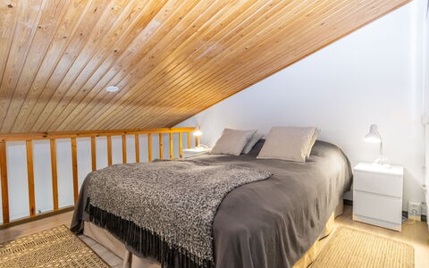 Kyllinilo: Interior Design, Möbel, Bett, Flooring, Fussboden, Schlafzimmer, Holz, Decke, Holzboden, Zimmer