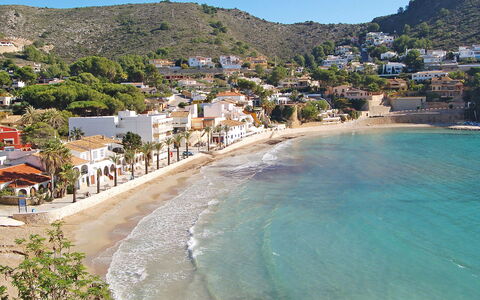El Nido de Luisa: Wasser, Himmel, Azurblau, Gebäude, Berg, Strand, Baum, Pflanze, Küsten Und Ozeanische Forms, Natürliche Landschaft