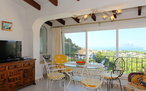 El Nido de Luisa: Zimmer, Eigentum, Möbel, Gebäude, Interior Design, Gelb, Wohnzimmer, Decke, Haus, Esszimmer