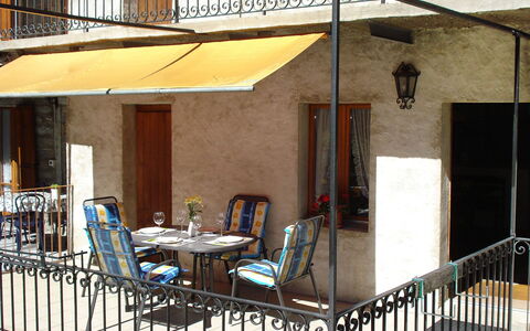 Vergeletto 100: Eigentum, Gebäude, Terrasse, Haus, Veranda, Schatten, Markise, Regenschirm, Balkon, Zuhause