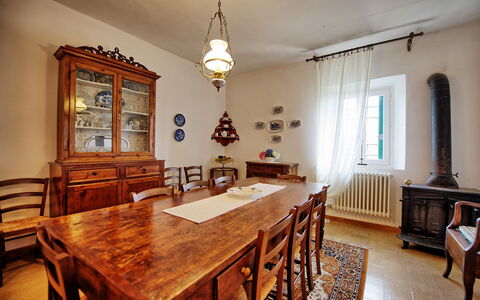 Villa Buonaparte: Zimmer, Eigentum, Möbel, Esszimmer, Gebäude, Decke, Interior Design, Tabelle, Fussboden, Grundeigentum