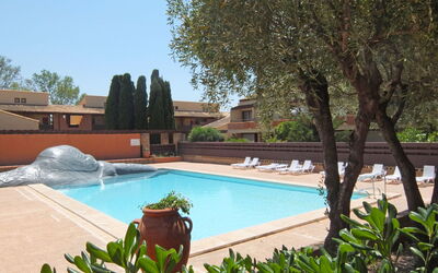 Saint Cyprien 810: Schwimmbad, Resort, Wohngebiet, Hazienda, Schatten, Eco Hotel, Estate, Water Feature, Villa, Hof