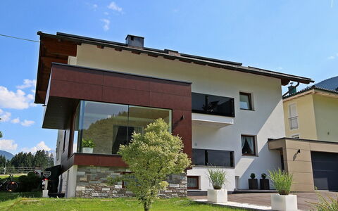 Fabian: Himmel, Pflanze, Gebäude, Wolke, Fenster, Schatten, Baum, Grundstueck, Urban Design, Wohngebiet