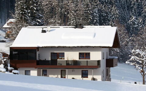 Fabian: Schnee, Winter, Haus, Eigentum, Zuhause, Die Architektur, Dach, Baum, Gebäude, Himmel