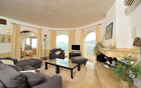 Vista Panorama: Wohnzimmer, Zimmer, Eigentum, Interior Design, Gebäude, Möbel, Decke, Fussboden, Haus, Grundeigentum