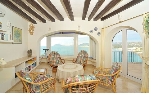 Vista Panorama: Eigentum, Zimmer, Gebäude, Grundeigentum, Haus, Decke, Interior Design, Möbel, Tabelle, Estate