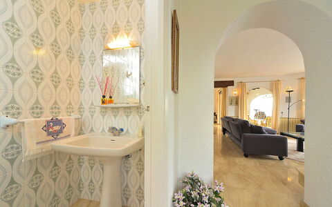 Vista Panorama: Eigentum, Zimmer, Interior Design, Badezimmer, Gebäude, Fussboden, Wand, Fliese, Die Architektur, Haus