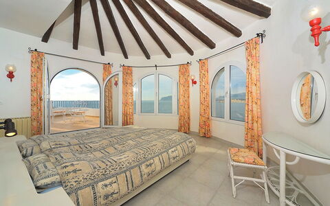 Vista Panorama: Schlafzimmer, Eigentum, Zimmer, Gebäude, Interior Design, Möbel, Bett, Decke, Grundeigentum, Haus