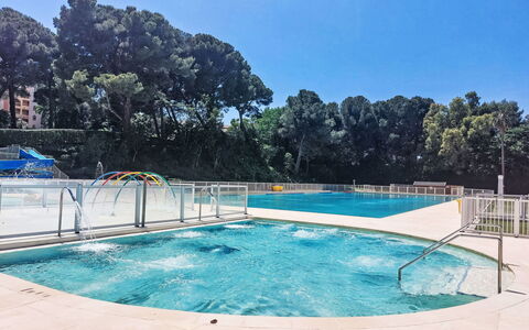 Les Morières: Blau, Schwimmbad, Resort, Verbundwerkstoff, Freizeit, Thermae, Ferienort, Schatten, Freizeitzentrum